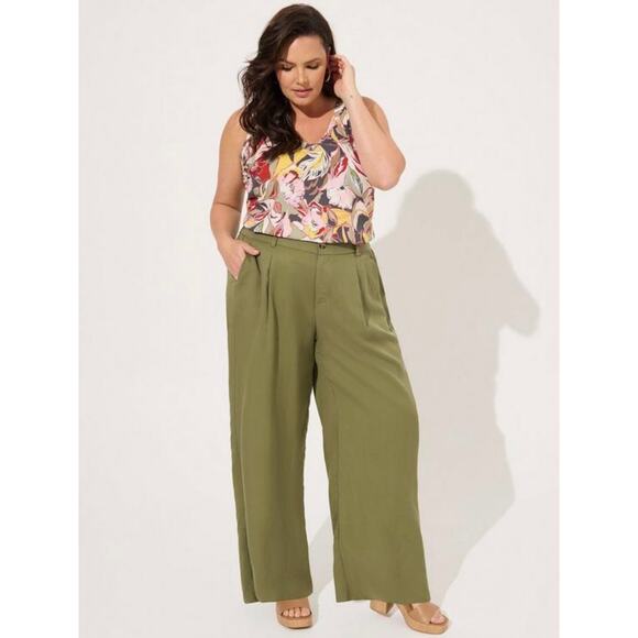 Torrid Tops - Torrid Floral Detail Tank